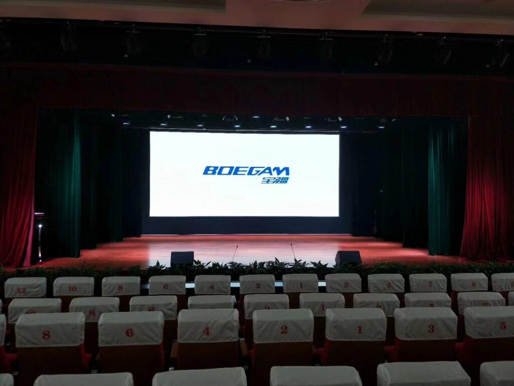 COMAC uses a wireless presentation device in a large conference hall for seamless screen sharing