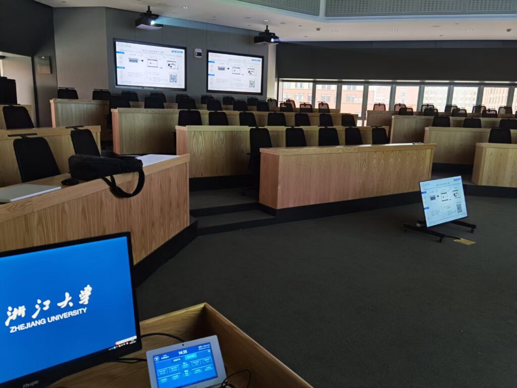 Zhejiang University School of Management classroom equipped with Boegam wireless presentation device for multi-screen collaboration.